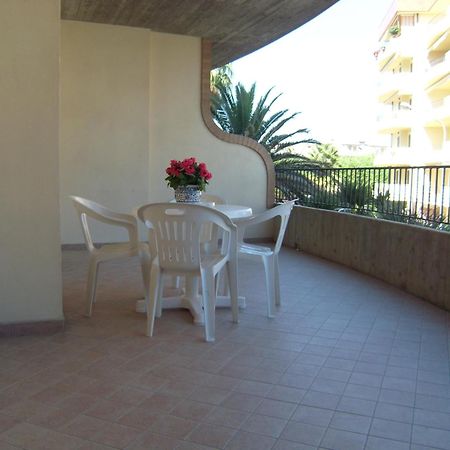 Residence Torre Del Mar Alba Adriatica Oda fotoğraf