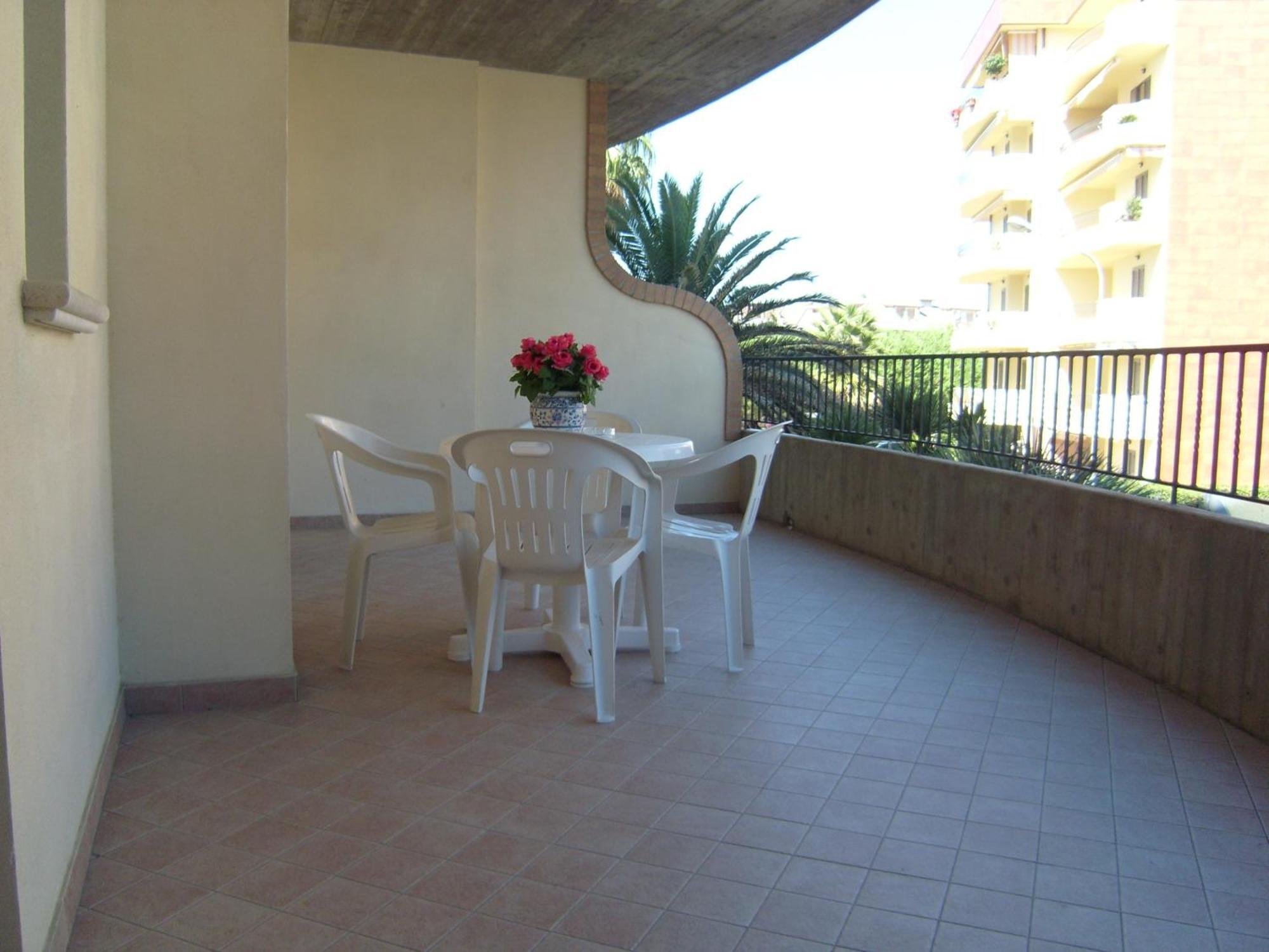 Residence Torre Del Mar Alba Adriatica Oda fotoğraf