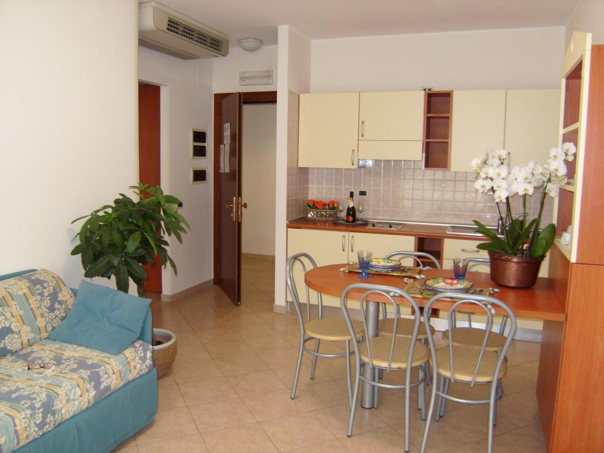 Residence Torre Del Mar Alba Adriatica Oda fotoğraf