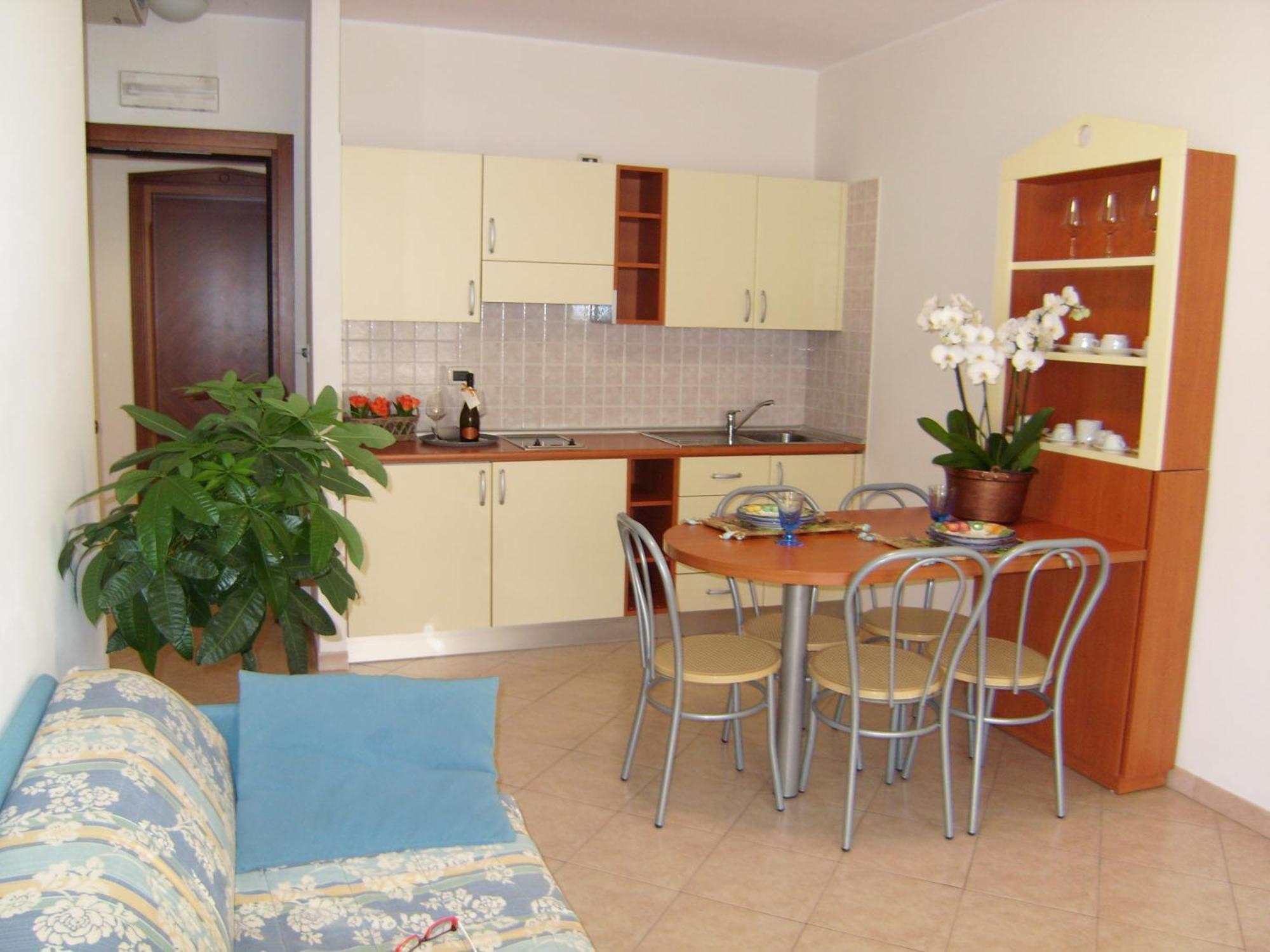 Residence Torre Del Mar Alba Adriatica Oda fotoğraf