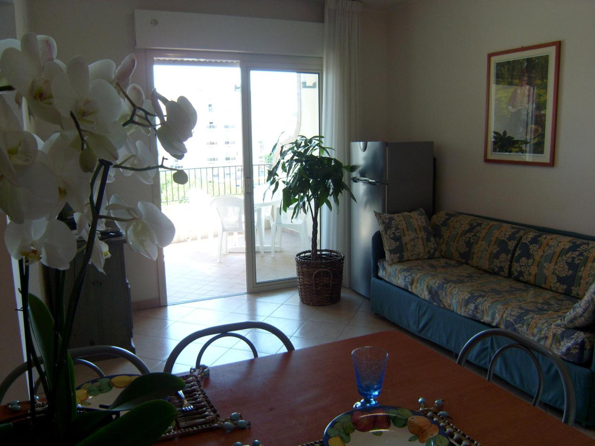 Residence Torre Del Mar Alba Adriatica Oda fotoğraf