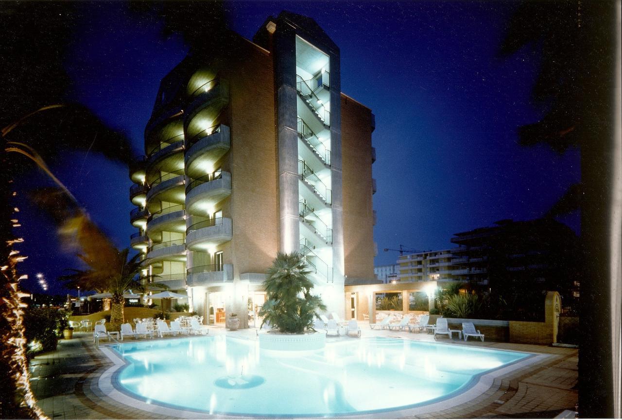 Residence Torre Del Mar Alba Adriatica Dış mekan fotoğraf