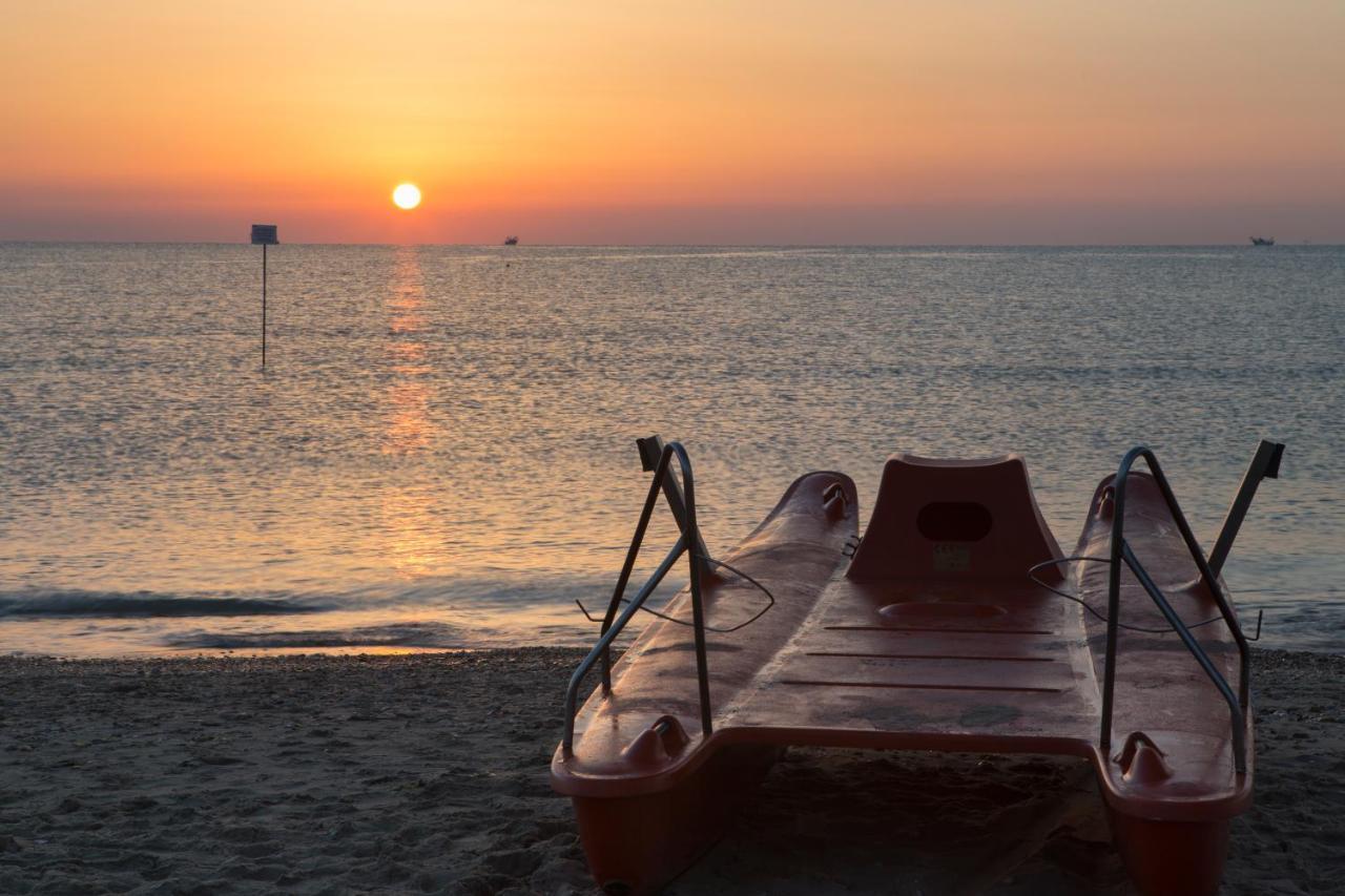 Residence Torre Del Mar Alba Adriatica Dış mekan fotoğraf